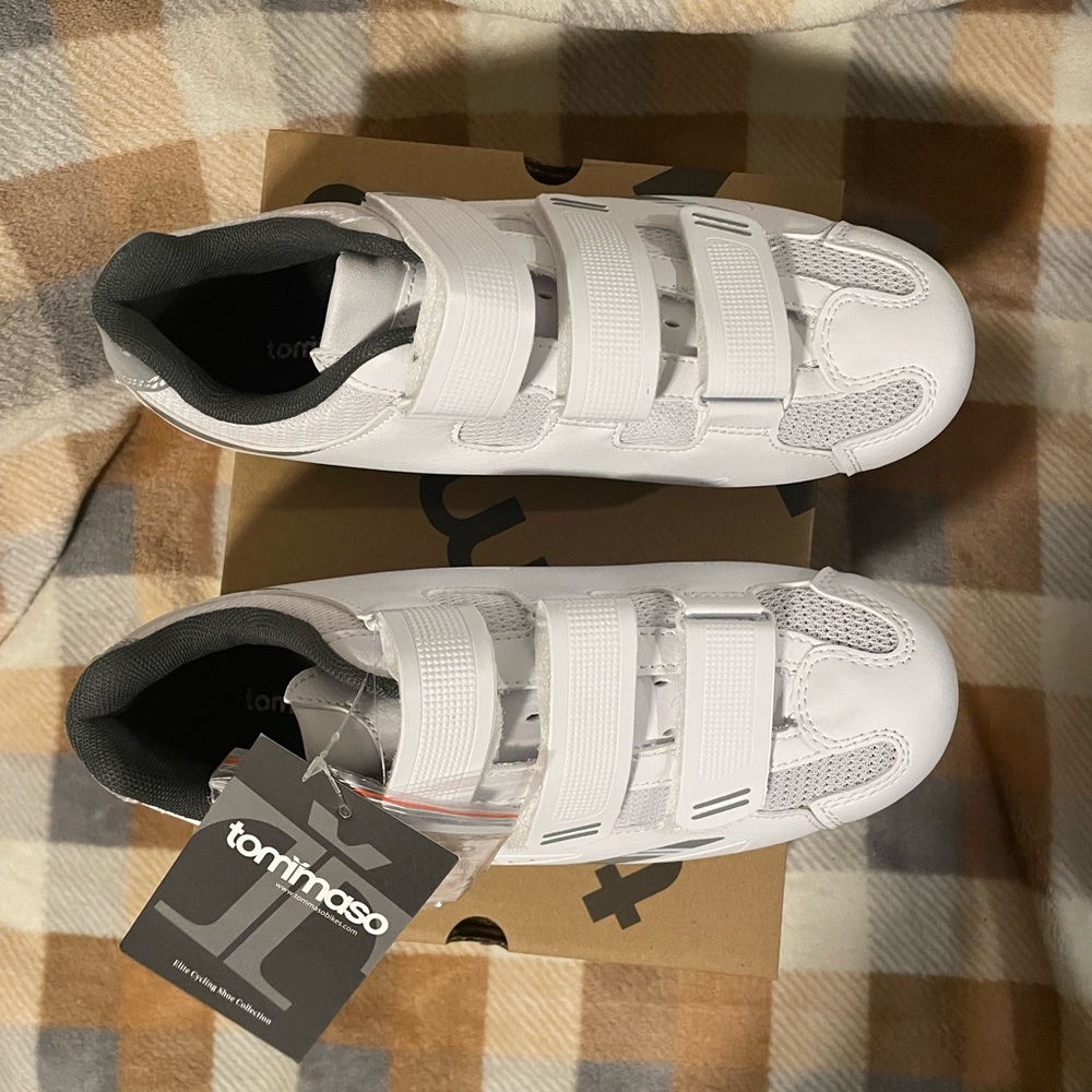 White brand-new tomimaso